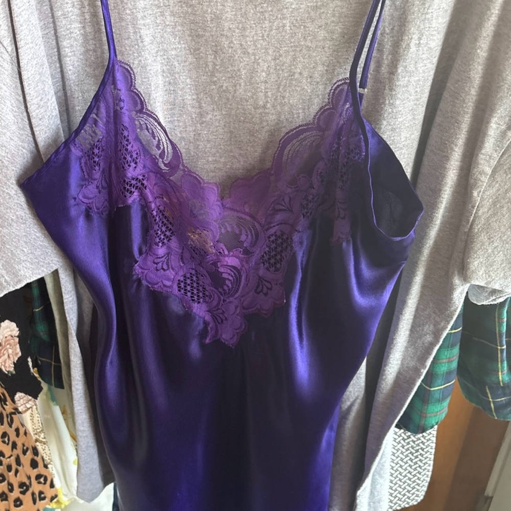 Vintage Victoria's Secret Gold Label Purple Satin Lace Slip Size Large - Picture 1 of 5